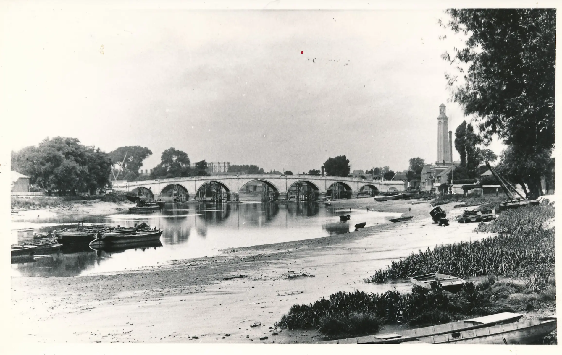1 Hero circa 1902 old kew bridge arches permission of lmwands